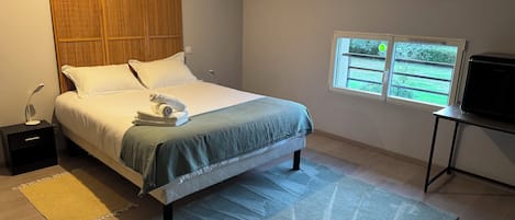 WiFi, bed sheets