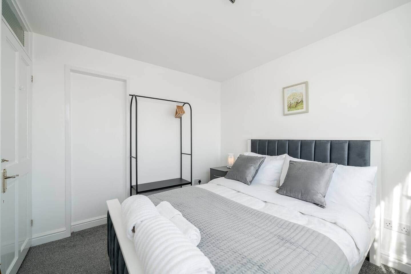 5 室のベッドルーム、アイロン / アイロン台、WiFi (無料)、ベッドシーツ