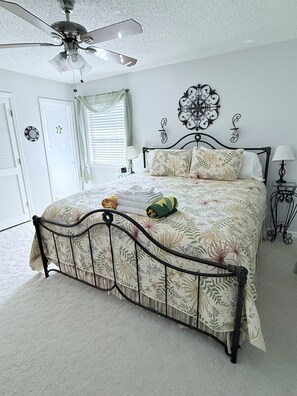 Iron/ironing board, free WiFi, bed sheets - Lured Away -3BR / 2BA • Water-View Retreat (St. George Island)