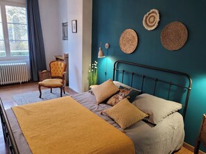 Desk, iron/ironing board, free WiFi, bed sheets