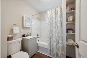 Assecador de cabells, tovalloles, sabó i xampú 