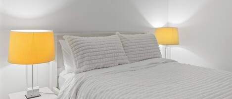 Strykjärn/strykbräda, wi-fi och sängkläder