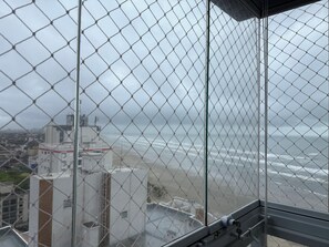 Property grounds - Beachfront apartment with charcoal grill and free Wi-Fi.  (Praia Grande)