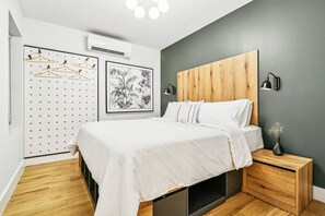 3 bedrooms, WiFi, bed sheets - Three Bedroom - Newly Renovated - Washer/Dryer in New York (New York)