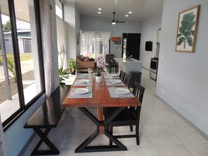 Dining - Spacious 2-Home Retreat for Large Groups, A/C, Wi-Fi, TV & Washer/Dryer Included (San Isidro de El General)