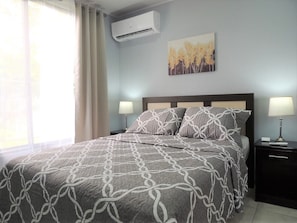 Iron/ironing board, free WiFi, bed sheets, wheelchair access - Spacious 2-Home Retreat for Large Groups, A/C, Wi-Fi, TV & Washer/Dryer Included (San Isidro de El General)