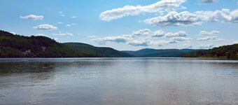 Snowmobile getaway in Island Pond with VAST trail access