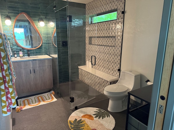 Hair dryer, towels, soap, toilet paper - ~Modern River Valley Retreat with Private Hot Tub, walkable to Downtown Bastrop (Bastrop)