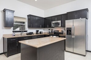 Microondas, horno, parrilla de estufa y lavavajillas 