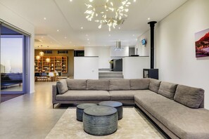 House | 4 bedrooms, desk, Internet - Incredible Luxury Villa w Ocean Vistas The Views (Cape Town)