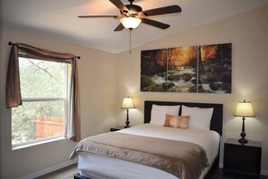 Bureau, fer et planche à repasser, Wi-Fi gratuit, draps fournis