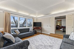 Smart TV - Water views! Walk to Beach-Deck|Pet Friendly (Biddeford)