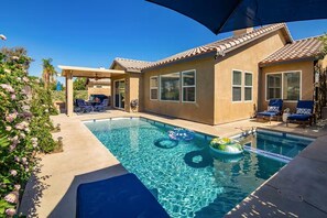 Outdoor pool, a heated pool - Desert Breeze 4bed 3bath,  Casita ..SALT WATER Pool Spa, Golf views (Indio)