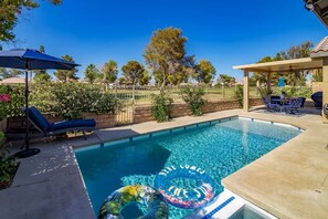 Outdoor pool, a heated pool - Desert Breeze 4bed 3bath,  Casita ..SALT WATER Pool Spa, Golf views (Indio)