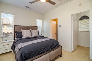 4 bedrooms, iron/ironing board, travel cot, free WiFi - Desert Breeze 4bed 3bath,  Casita ..SALT WATER Pool Spa, Golf views (Indio)