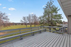 Terrace/patio - Peaceful and serene 3-bedroom townhouse located on the 10th Hole of Lake Hills. (Billings)
