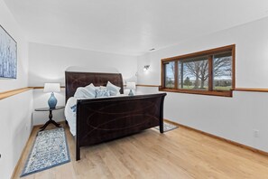 Free WiFi, bed sheets - Peaceful and serene 3-bedroom townhouse located on the 10th Hole of Lake Hills. (Billings)