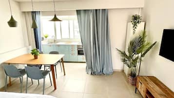 1 bedroom, desk, free WiFi, bed sheets