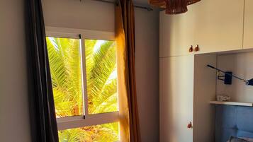 1 bedroom, desk, free WiFi, bed sheets