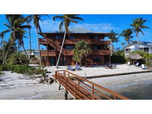 Exterior - Redfish suite a Welcoming 1-bedroom unit in a beach lodge right on the water (Bokeelia)