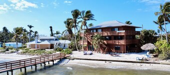 Redfish suite a Welcoming 1-bedroom unit in a beach lodge right on the water