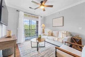 Living area - Tuscana resort,close to disney! (Davenport)