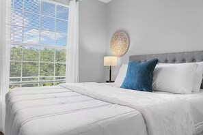3 bedrooms, desk, iron/ironing board, free WiFi