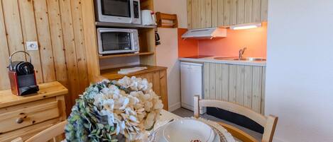 雪櫃、微波爐、洗碗機、咖啡機/沖茶器