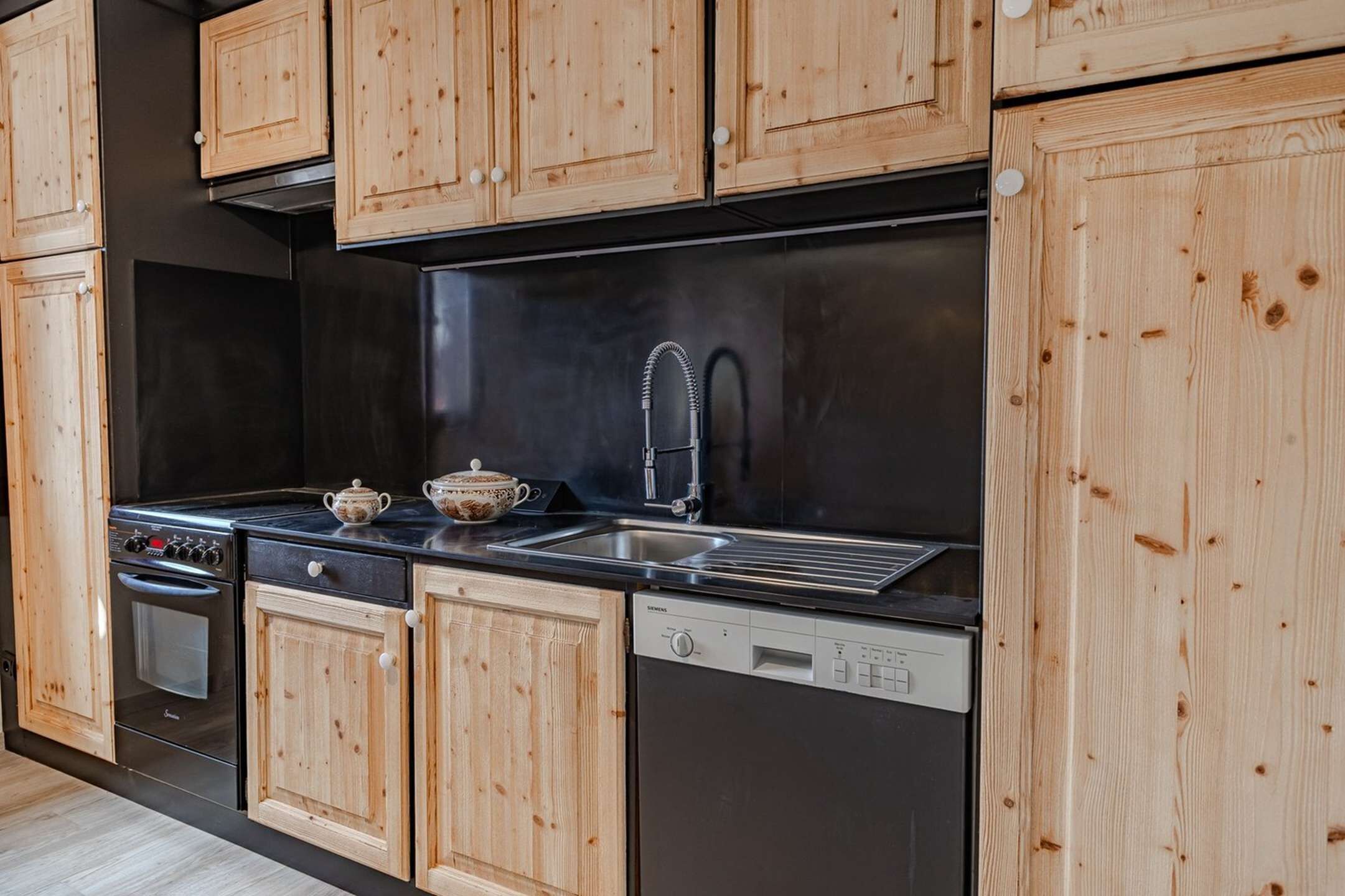 Réfrigérateur, micro-ondes, four, lave-vaisselle