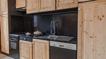 Réfrigérateur, micro-ondes, four, lave-vaisselle