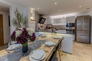 Fridge, oven, dishwasher, toaster - Résidence Carène - Belle Plagne - 15 personnes (LA PLAGNE TARENTAISE)