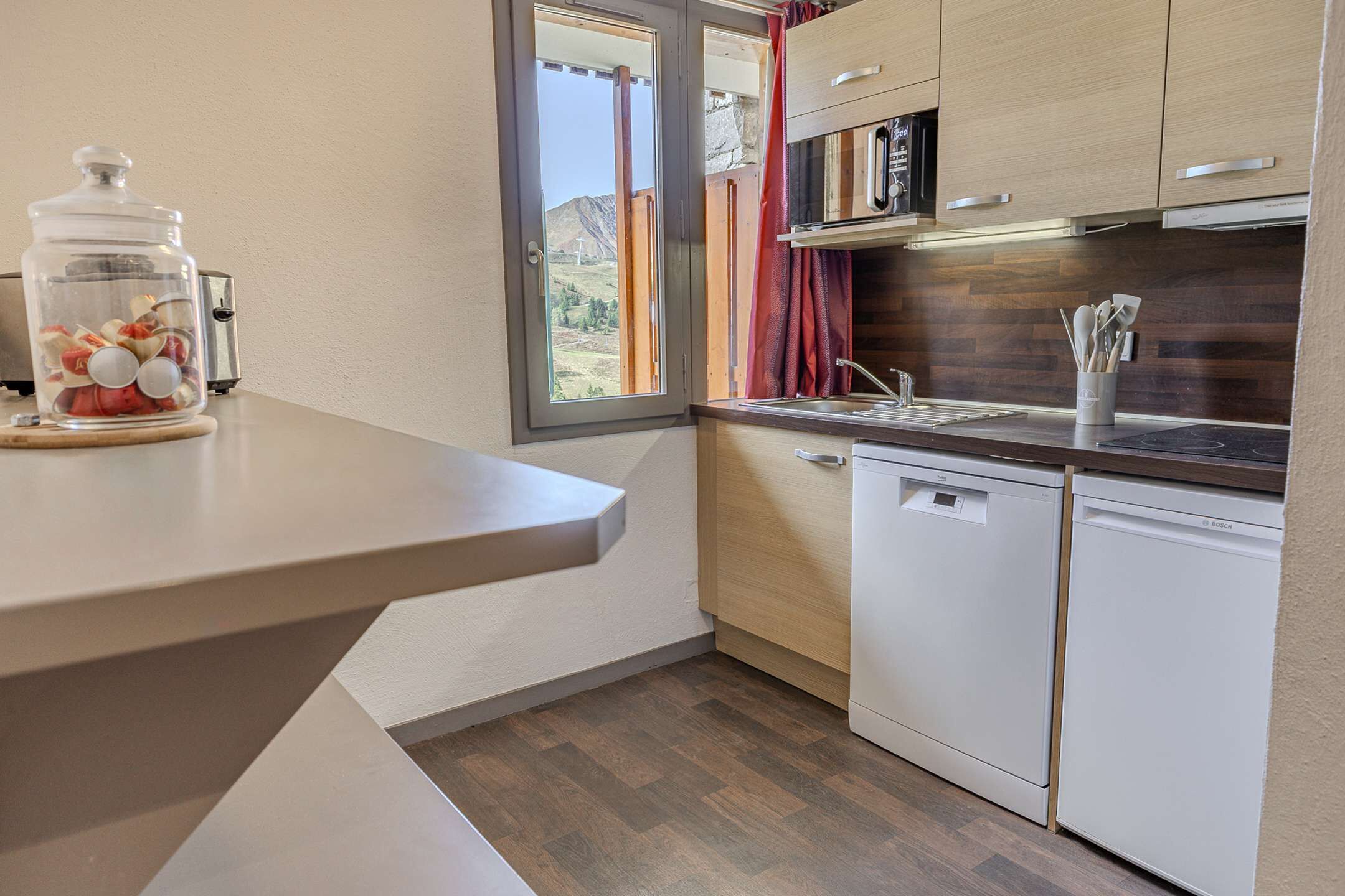 Réfrigérateur, micro-ondes, grille-pain