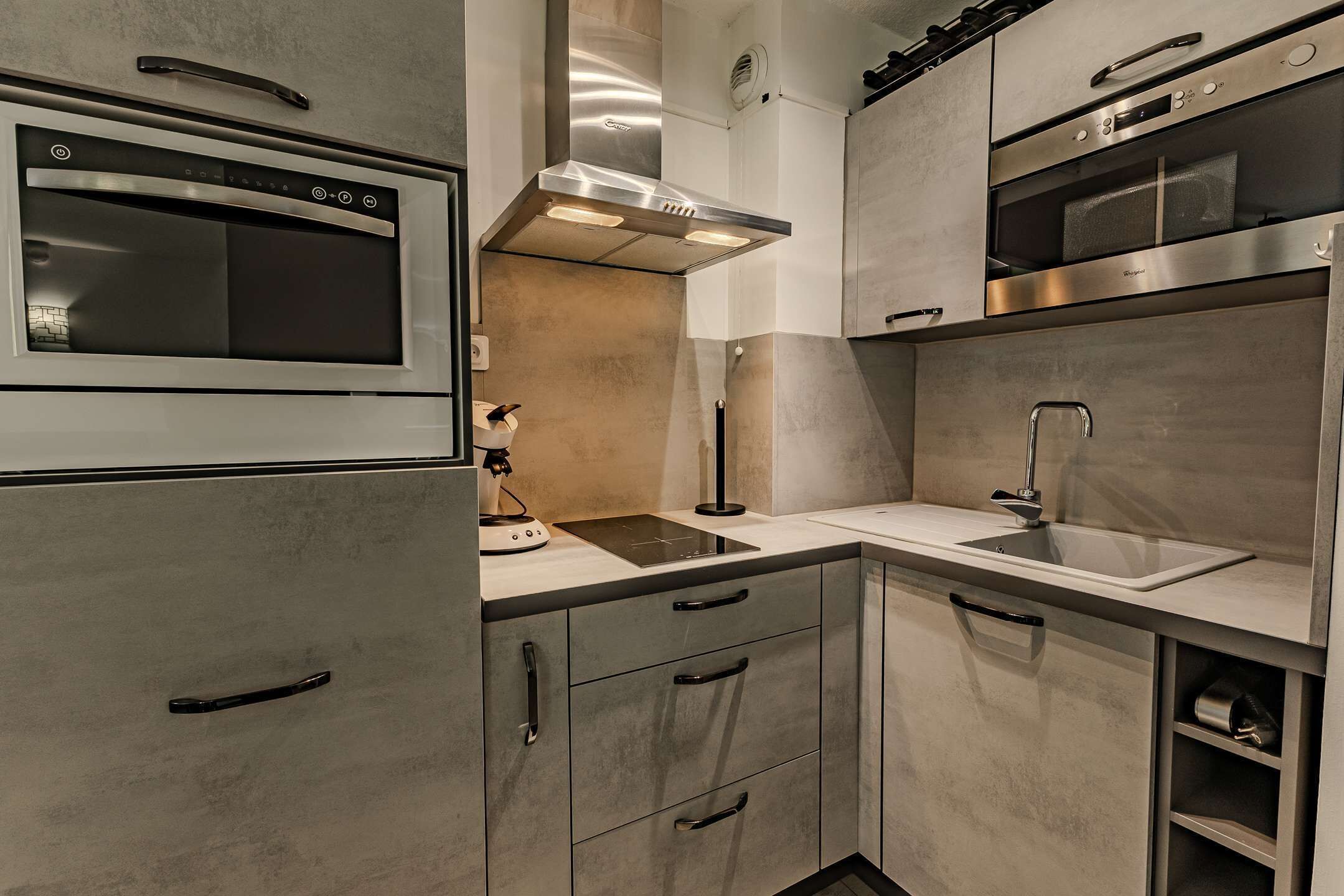 Fridge, dishwasher, toaster, cookware/dishes/utensils