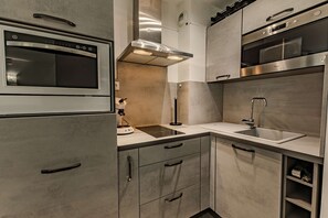 Fridge, dishwasher, toaster, cookware/dishes/utensils - Résidence St Jacques - Plagne Bellecôte - 4 personnes (LA PLAGNE TARENTAISE)