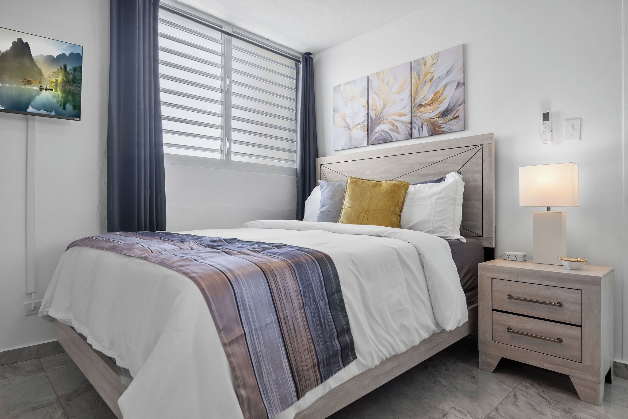 Silitysrauta/-lauta, ilmainen Wi-Fi, vuodevaatteet