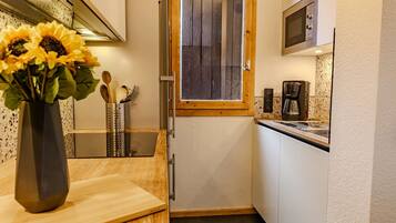 Réfrigérateur, micro-ondes, four, lave-vaisselle