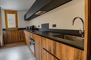 Fridge, oven, dishwasher, coffee/tea maker - Résidence Cassiopée - Belle Plagne - 12 à 14 personnes (LA PLAGNE TARENTAISE)