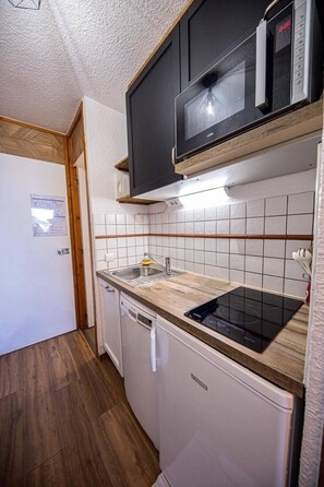 Réfrigérateur, lave-vaisselle, grille-pain