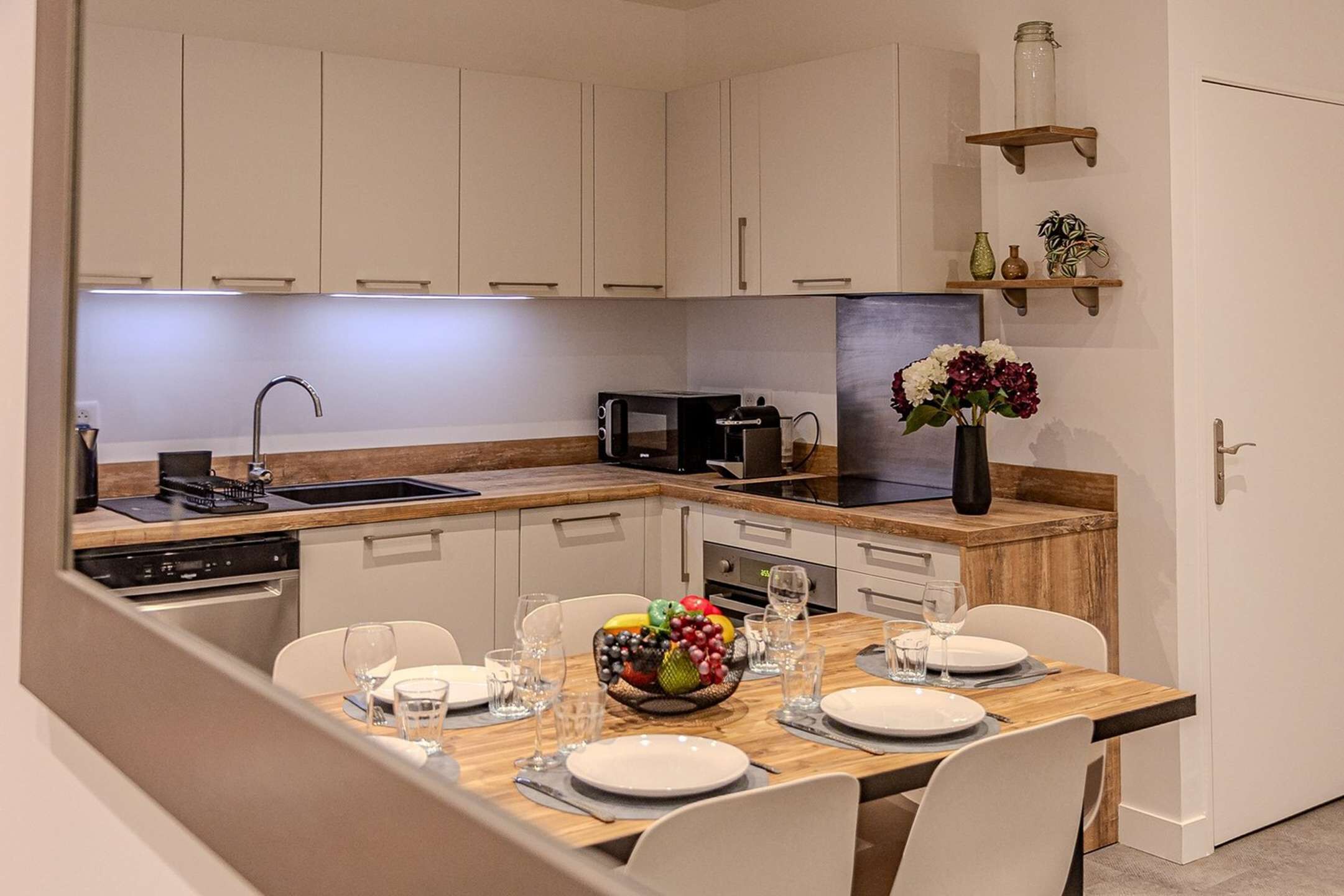 Frigorifero, microonde, forno, lavastoviglie