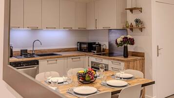 Frigorifero, microonde, forno, lavastoviglie