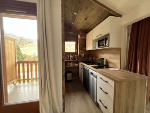 Réfrigérateur, micro-ondes, four, lave-vaisselle