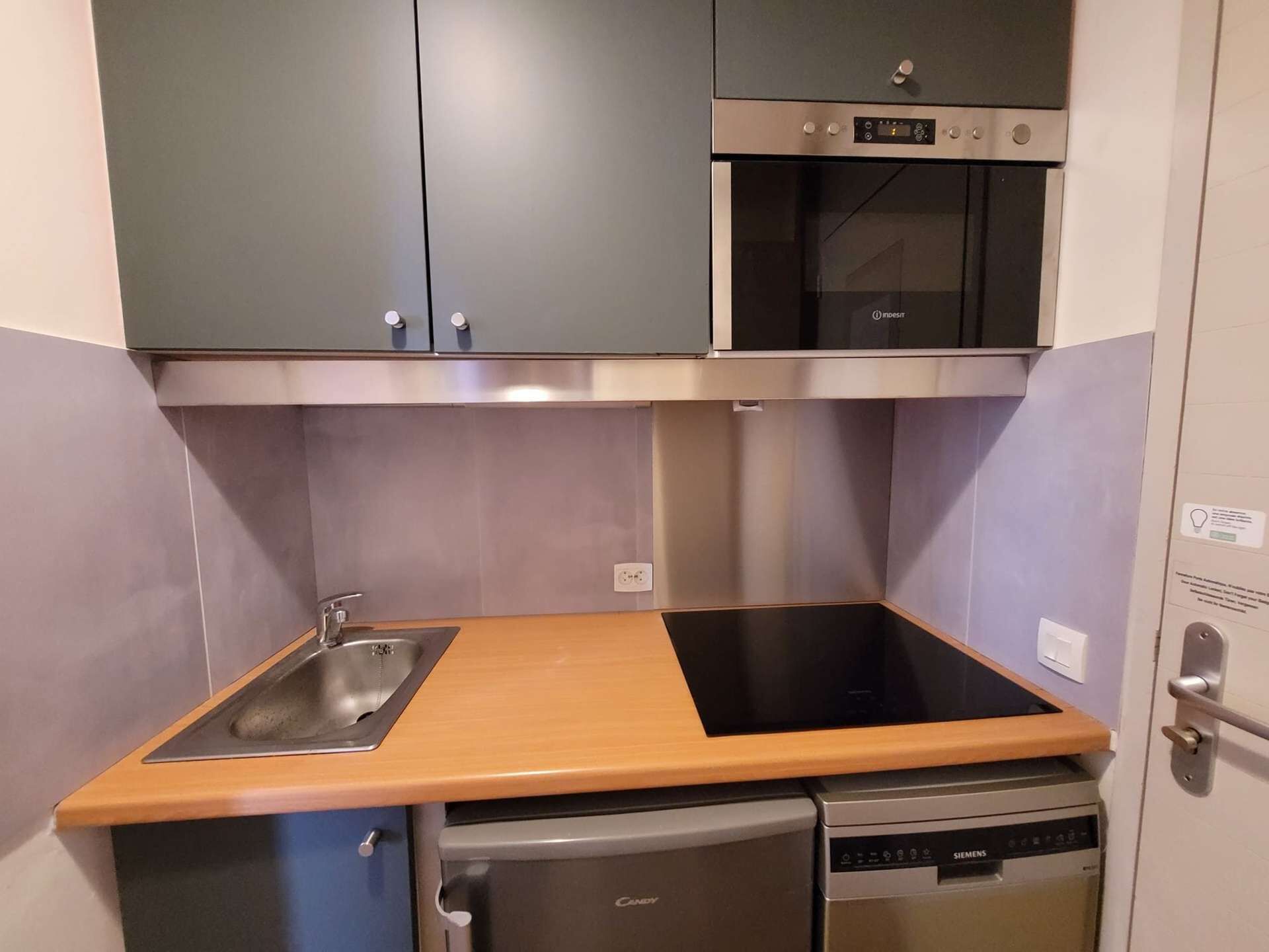 Réfrigérateur, micro-ondes, four, lave-vaisselle