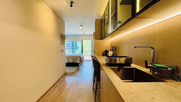 1 slaapkamer, een bureau, een strijkplank/strijkijzer, wifi