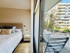 1 bedroom, desk, iron/ironing board, WiFi