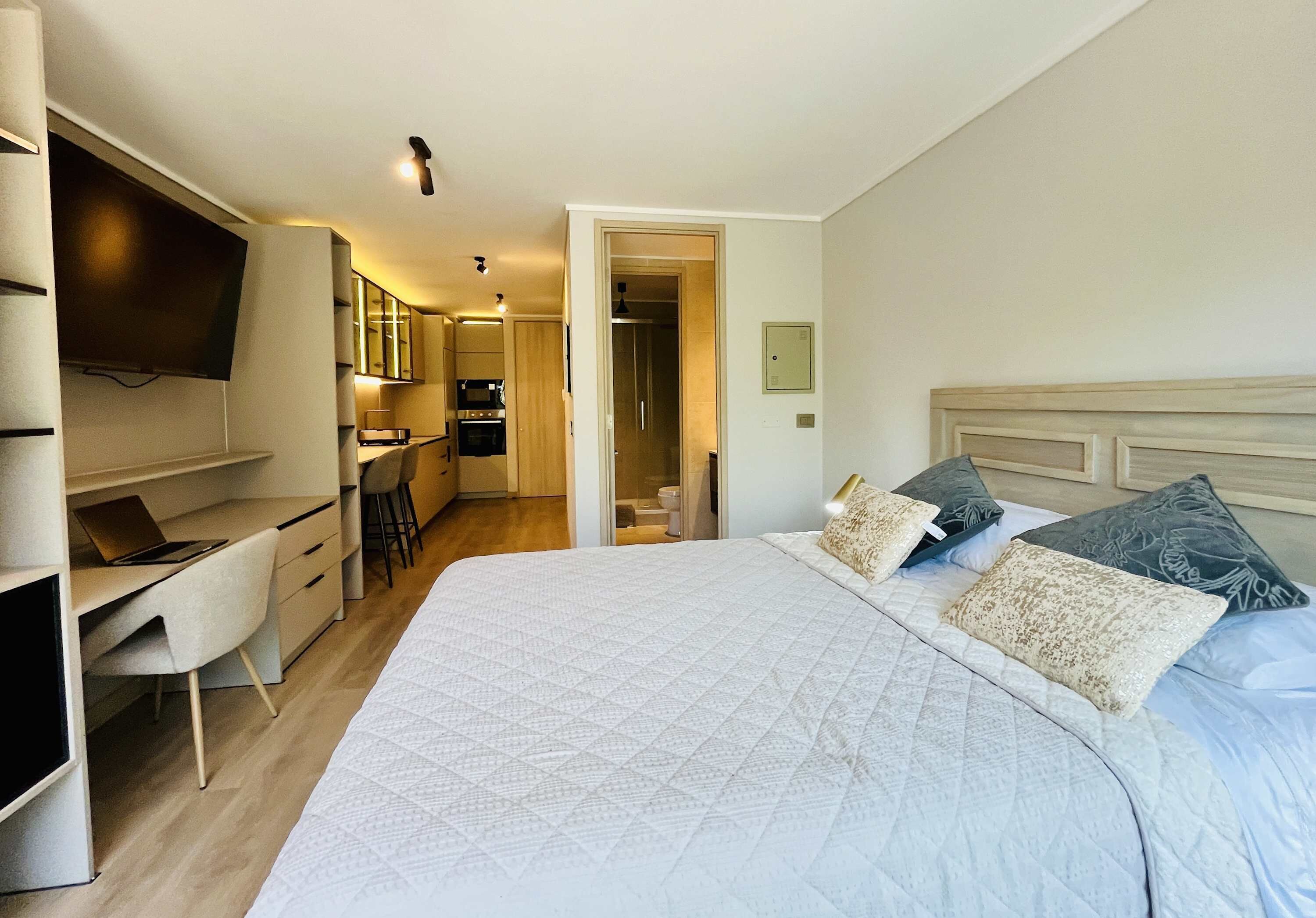 1 bedroom, desk, iron/ironing board, WiFi