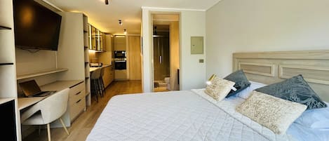 1 chambre, bureau, fer et planche à repasser, Wi-Fi