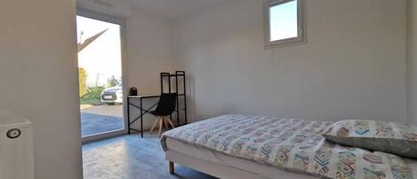 Desk, WiFi, bed sheets, wheelchair access