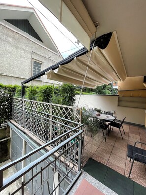 تناول الطعام بالخارج