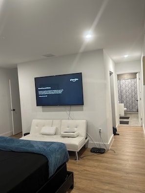 3 bedrooms, in-room safe, iron/ironing board, free WiFi - 3 min downtown fully renovated house private parking surrounded by restaurants (Miami)