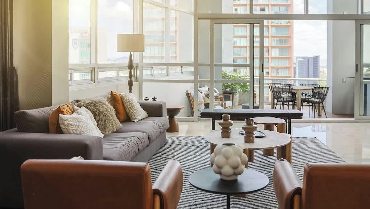 Een televisie en een kantoor